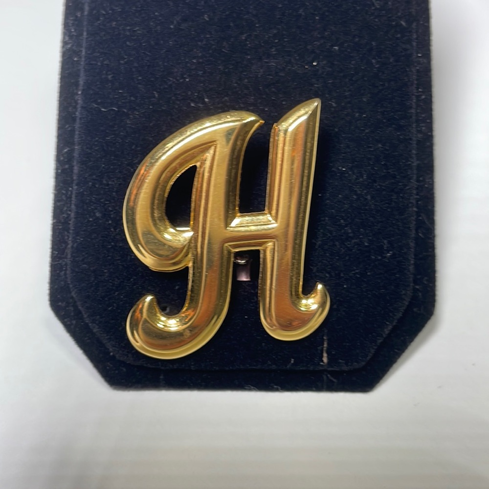 Vintage Goldtoned Metal Letter "H" Initial Brooch Pin. - Picture 2 of 5